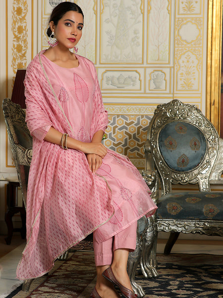 Women Pink Chanderi Block printed Embroidered kurta set with solid pants & dupatta