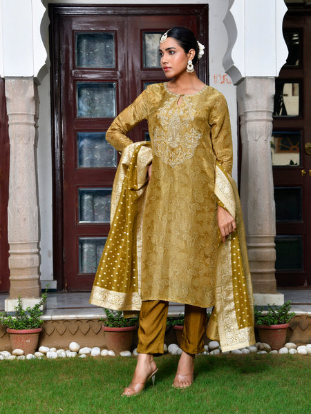 Women Digital Printed Tissue suit set with solid pant & brocade dupatta