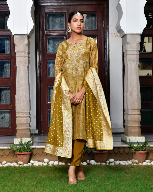 Women Digital Printed Tissue suit set with solid pant & brocade dupatta