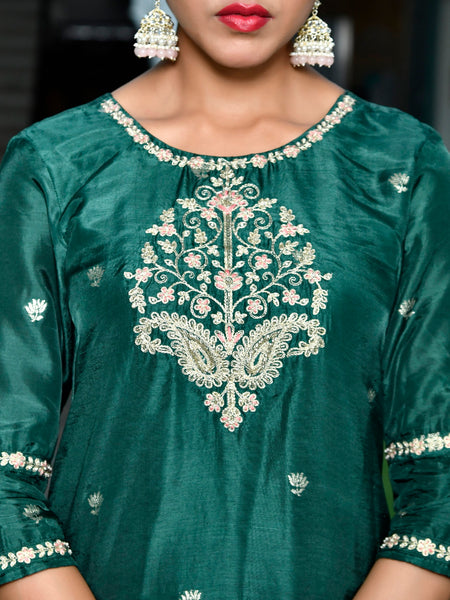 Women silk emboidered solid pant set & digital printed dupatta