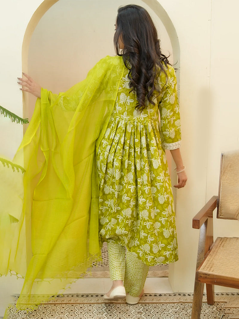 Women green Cotton kurta with cotton pant & dupatta