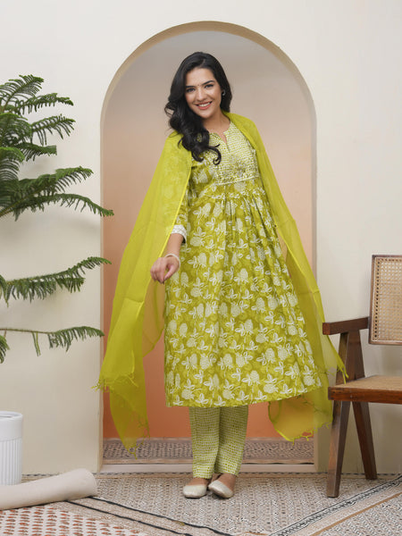 Women green Cotton kurta with cotton pant & dupatta