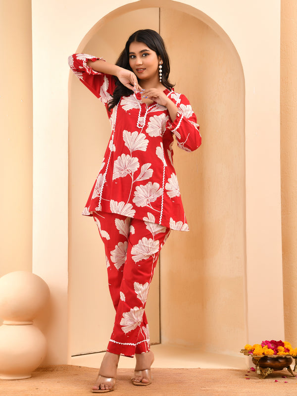 Red pleated cotton cord set with lace & cotton printed pants